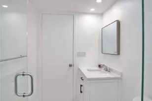 19355 Turnberry Way, Miami, FL 33180 - Photo 31