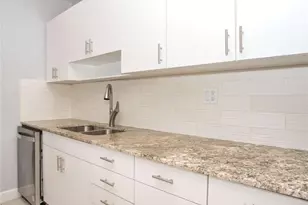 19355 Turnberry Way, Miami, FL 33180 - Photo 3