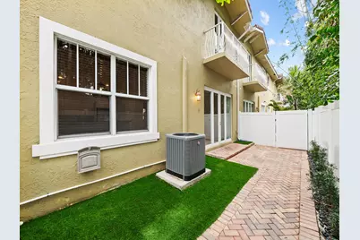 3434 NE 13th Avenue, Oakland Park, FL 33334 - Photo 9