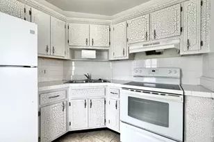 1021 Crystal Lake Dr, Deerfield Beach, FL 33064 - Photo 9