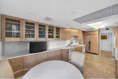 5500 Collins Avenue #302, Miami Beach, FL 33140 - Photo 9