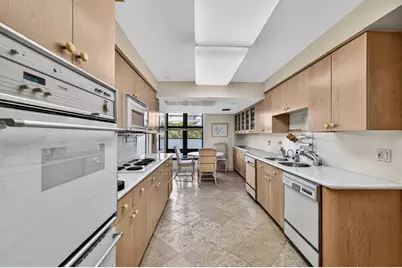 5500 Collins Avenue #302, Miami Beach, FL 33140 - Photo 7