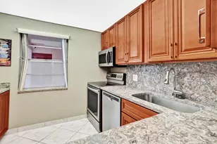 1055 Country Club Dr, Margate, FL 33063 - Photo 5