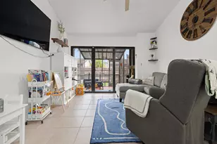 2331 Peach Ct, Pembroke Pines, FL 33026 - Photo 3