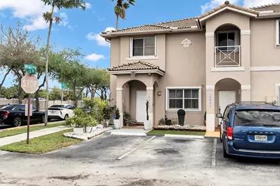 16637 NW 73rd Place, Miami Lakes, FL 33014 - Photo 3