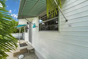 2285 NE 136th Ln, North Miami Beach, FL 33181 - Photo 37