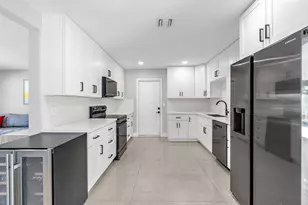 3374 NE 19th Ave, Oakland Park, FL 33306 - Photo 9