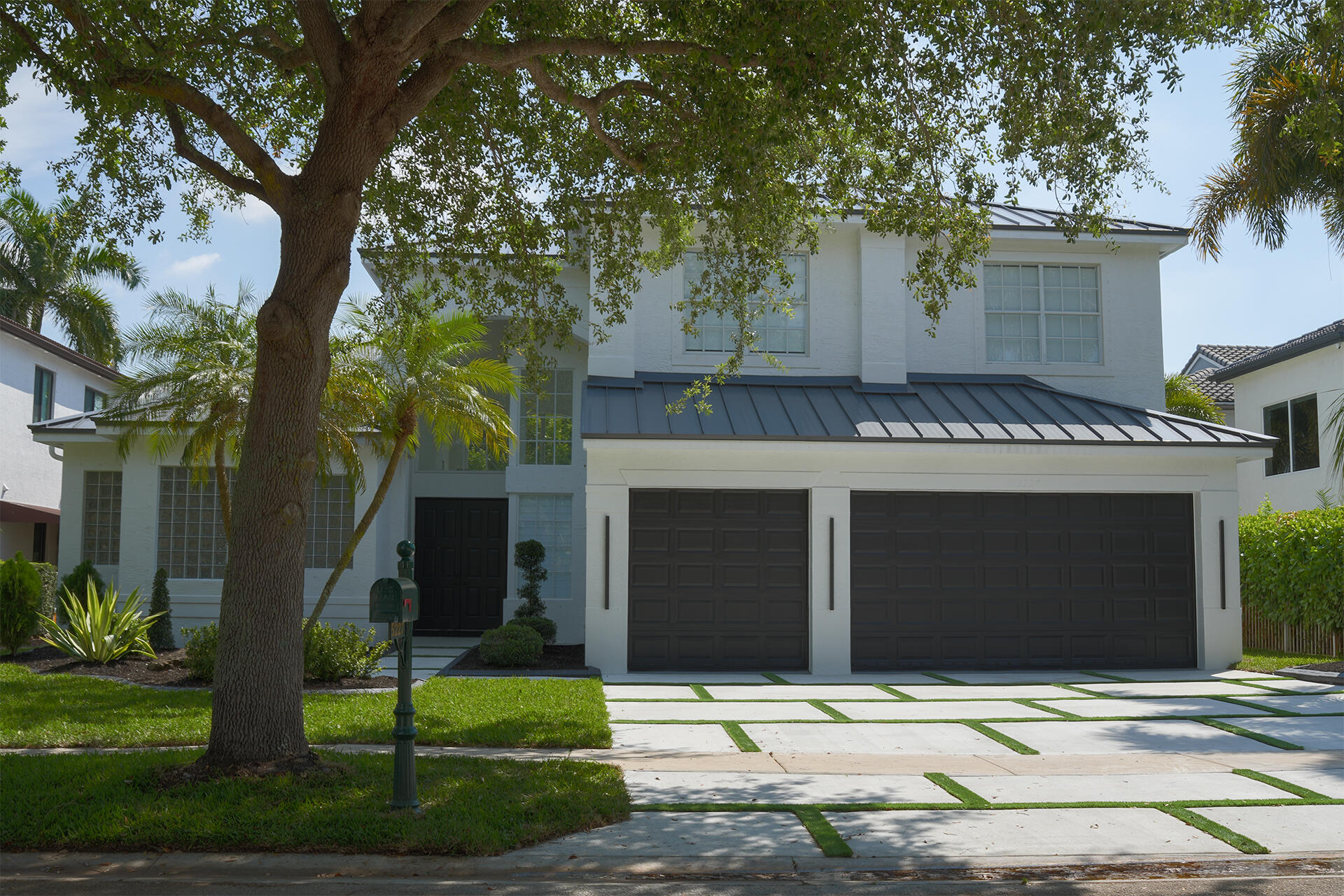 5227 SW 195th Terrace main architectural view