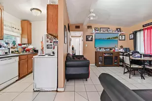 291 Tulip Tree Dr, Lantana, FL 33462 - Photo 5