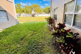 1011 Twin Lakes Dr, Coral Springs, FL 33071 - Photo 3