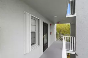 2220 N Cypress Bend Dr, Pompano Beach, FL 33069 - Photo 3