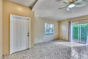 556 E Ridge Cir Circle N, Boynton Beach, FL 33435 - Photo 9