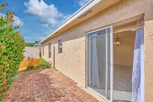 556 E Ridge Cir Circle N, Boynton Beach, FL 33435 - Photo 5