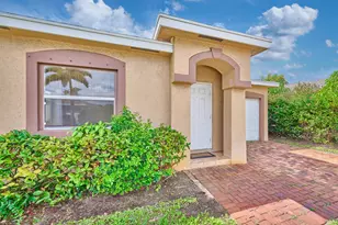 556 E Ridge Cir Circle N, Boynton Beach, FL 33435 - Photo 1