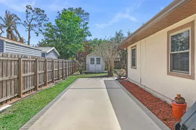 542 NW La Brea Avenue, Port Saint Lucie, FL 34983 - Photo 29