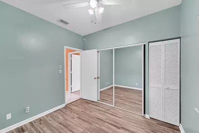 100 E Hemingway Circle, Margate, FL 33063 - Photo 13