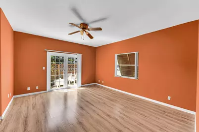 100 E Hemingway Circle, Margate, FL 33063 - Photo 9