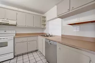 9470 Poinciana Pl, Davie, FL 33324 - Photo 9