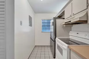 9470 Poinciana Pl, Davie, FL 33324 - Photo 11