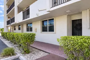 110 Lake Emerald Dr, Oakland Park, FL 33309 - Photo 25