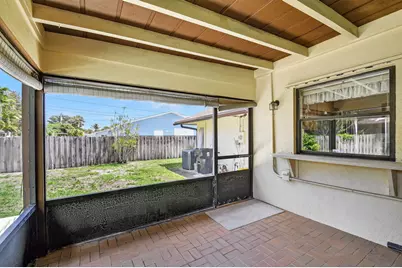 68 W Arch Drive, Lake Worth, FL 33467 - Photo 9