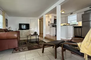 8661 SW 18th Pl, Davie, FL 33324 - Photo 9