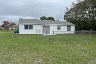 2122 SE Heathwood Cir, Port Saint Lucie, FL 34952 - Photo 13