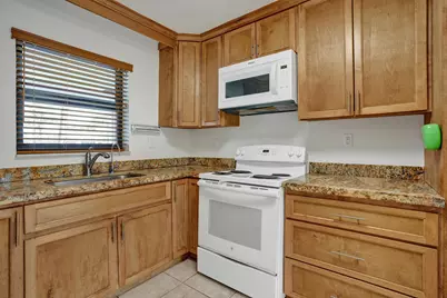 2674 NE 8th Court, Pompano Beach, FL 33062 - Photo 15