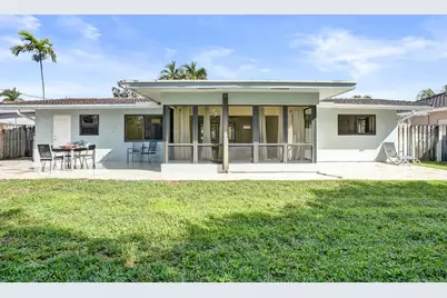 2674 NE 8th Court, Pompano Beach, FL 33062 - Photo 9