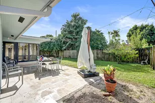 2674 NE 8th Ct, Pompano Beach, FL 33062 - Photo 11