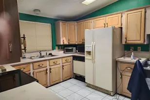 8518 Leadtree Ct, Port Saint Lucie, FL 34952 - Photo 9