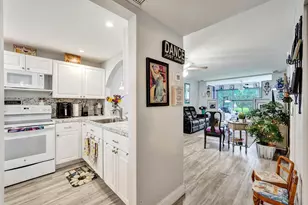 9480 Poinciana Pl, Davie, FL 33324 - Photo 5