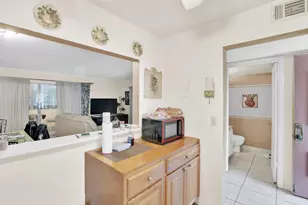 711 Lori Dr, Palm Springs, FL 33461 - Photo 9