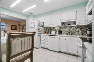 8713 NW 10th St, Plantation, FL 33322 - Photo 11
