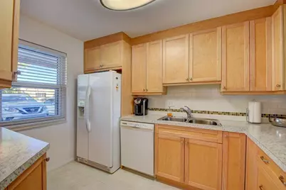 307 Lake Evelyn Drive, West Palm Beach, FL 33411 - Photo 5