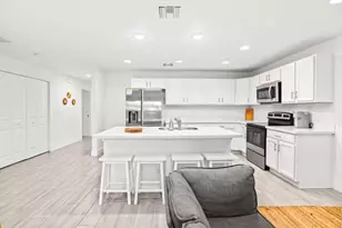 565 Lilac Ct, West Palm Beach, FL 33407 - Photo 3