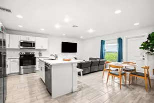 565 Lilac Ct, West Palm Beach, FL 33407 - Photo 5