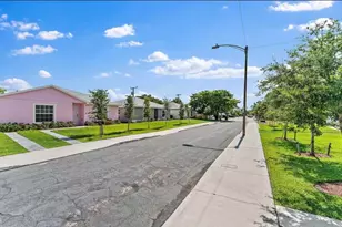 565 Lilac Ct, West Palm Beach, FL 33407 - Photo 29