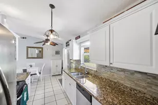 225 SW Crescent Ave, Port Saint Lucie, FL 34984 - Photo 9