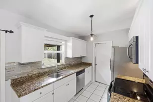 225 SW Crescent Ave, Port Saint Lucie, FL 34984 - Photo 11