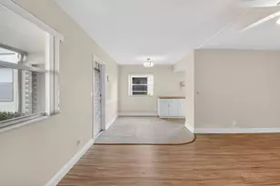 204 Flanders E, Delray Beach, FL 33484 - Photo 3