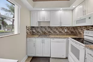 204 Flanders E, Delray Beach, FL 33484 - Photo 5