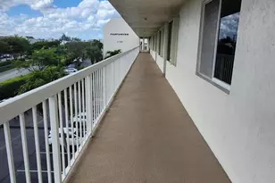 3146 Via Poinciana, Lake Worth, FL 33467 - Photo 11