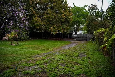 3825 Lakewood Road, Palm Springs, FL 33461 - Photo 11