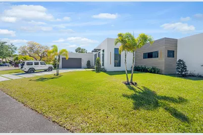 1000 SW 93rd Avenue, Plantation, FL 33324 - Photo 3