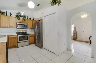 702 SE Lighthouse Ave SE, Port Saint Lucie, FL 34983 - Photo 5