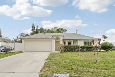702 SE Lighthouse Avenue SE, Port Saint Lucie, FL 34983 - Photo 1