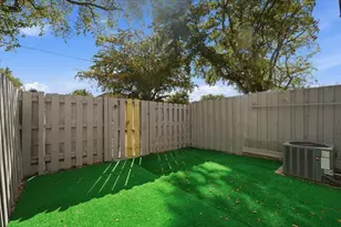 3907 NW 76th Terrace, Hollywood, FL 33024 - Photo 17