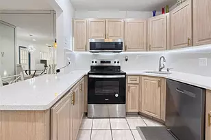 301 Knotty Pine Cir, Greenacres, FL 33463 - Photo 5