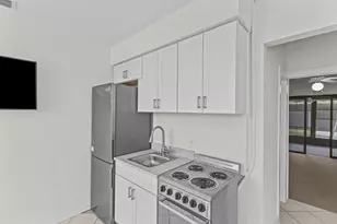 908 Villas Dr, Venice, FL 34285 - Photo 9
